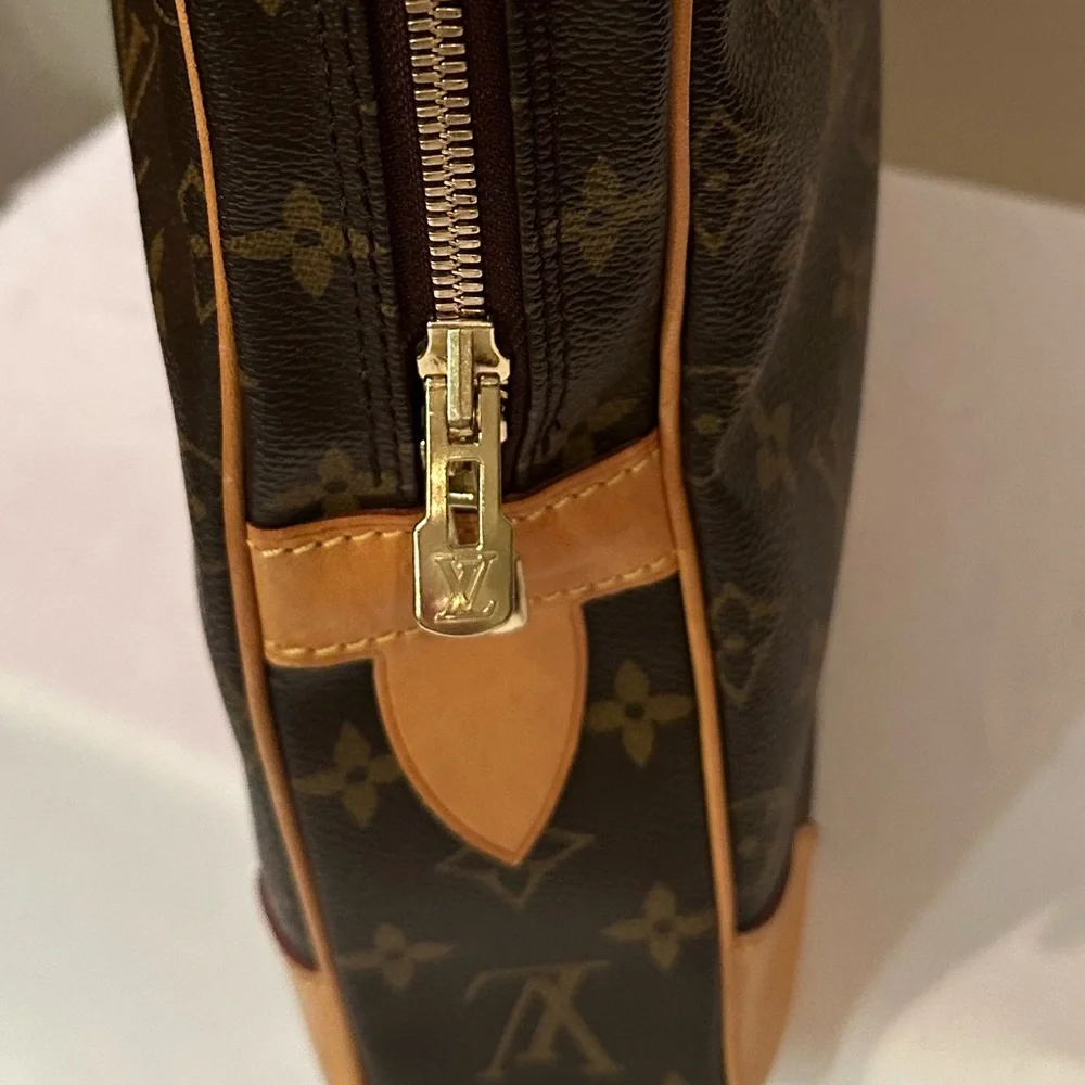LOUIS VUITTON vintage Monogram Porte Documents Voyage Bag in EUC w/dust bag - Picture 4 of 12